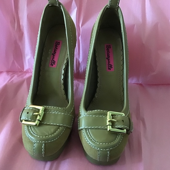 Betseyville Tan High Heel Slip On Pumps 7.5 - Picture 1 of 8